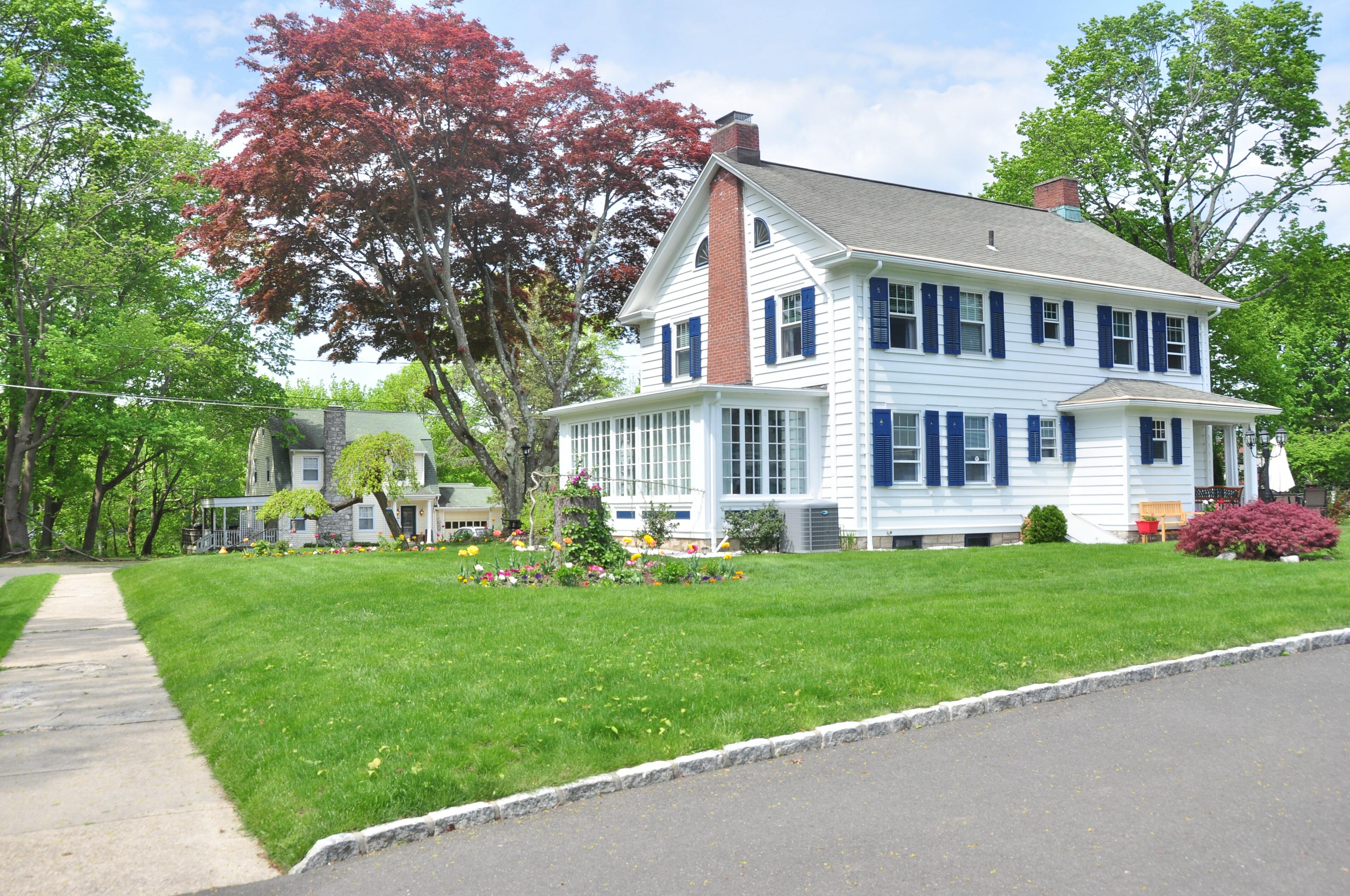 Enhancing Contrast with Other Exterior Features