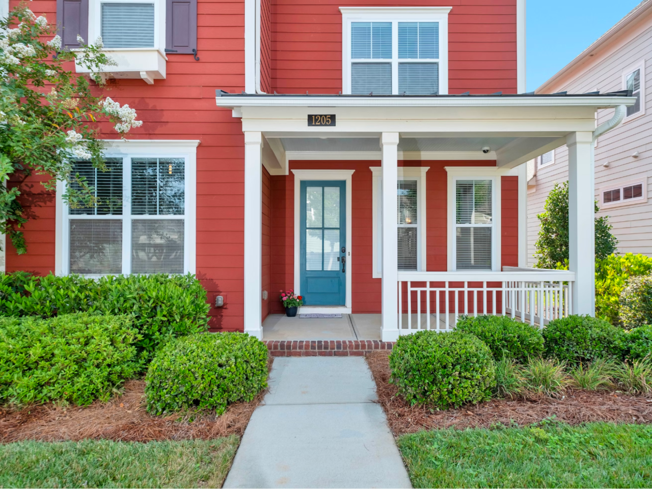 House and Trim Same Color? Pros, Cons, & Expert Advice Alsco Metals