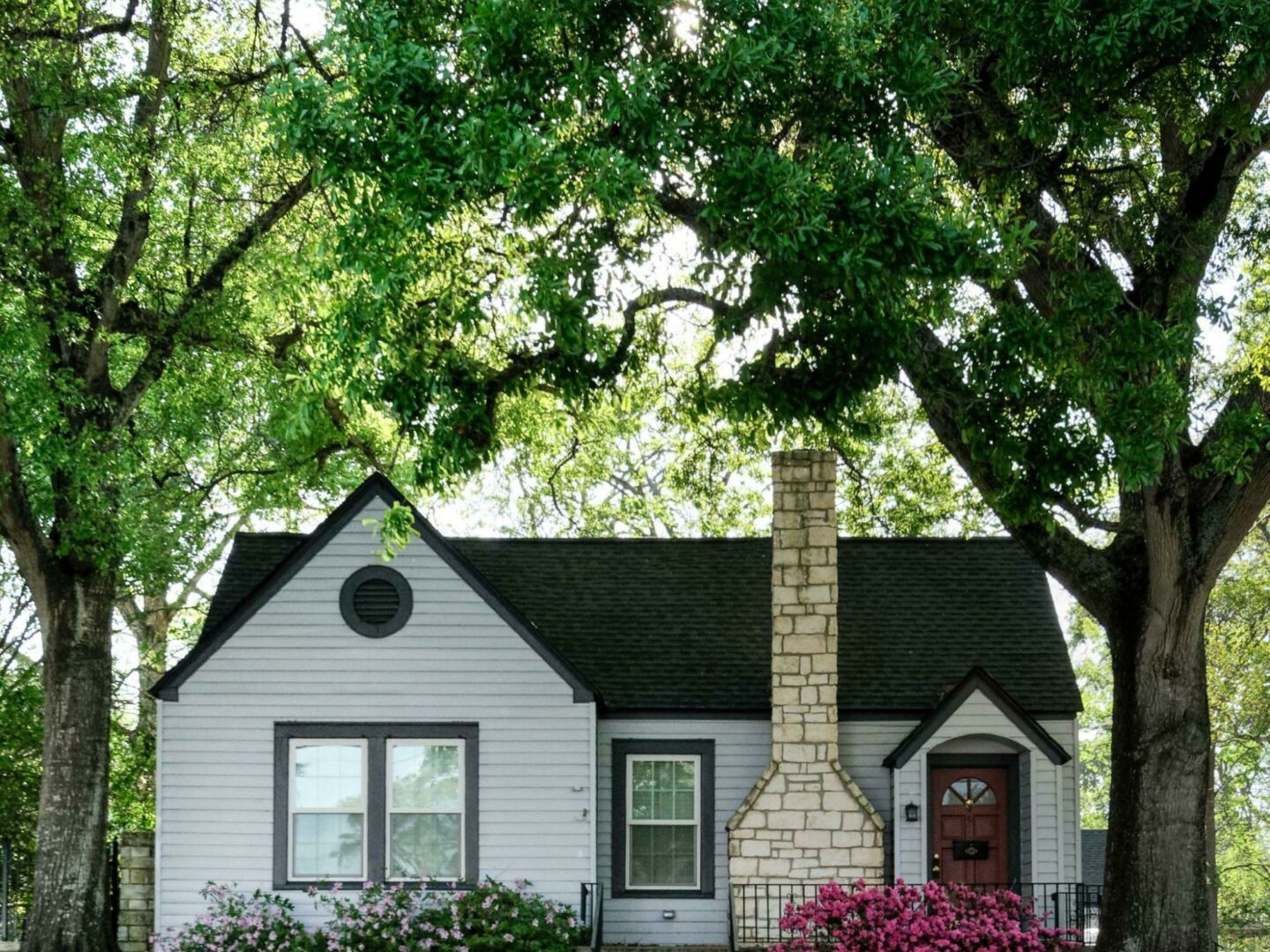 House and Trim Same Color? Pros, Cons, & Expert Advice Alsco Metals