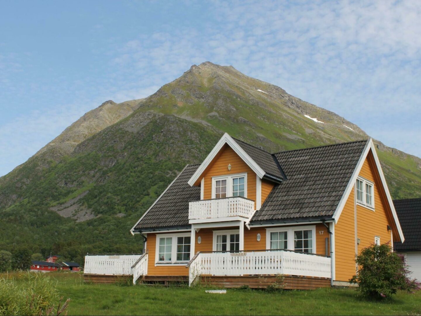 House and Trim Same Color? Pros, Cons, & Expert Advice Alsco Metals